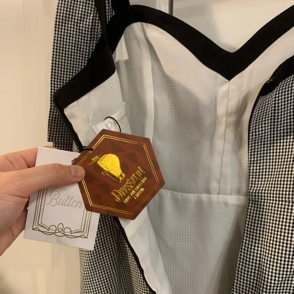 Dress - Picture 3 of 5